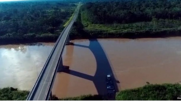 Ao tentar fazer selfie, homem cai de ponte e desaparece nas águas do Rio Purus